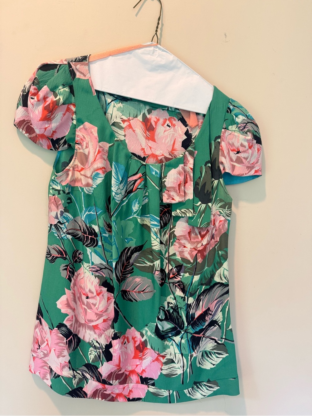 leifsdottir Green Floral Pleated Neck Dress with Pink Roses and Black Leaves